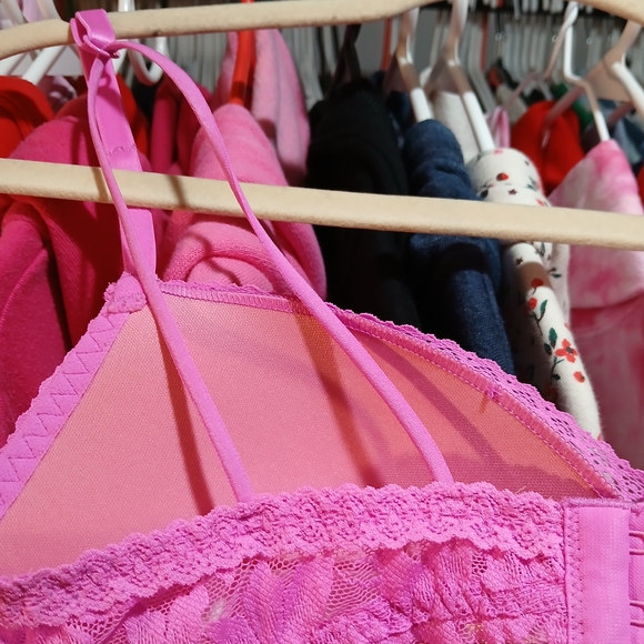 PINK Victoria's Secret Fuchsia Lace Bra - Picture 5 of 6